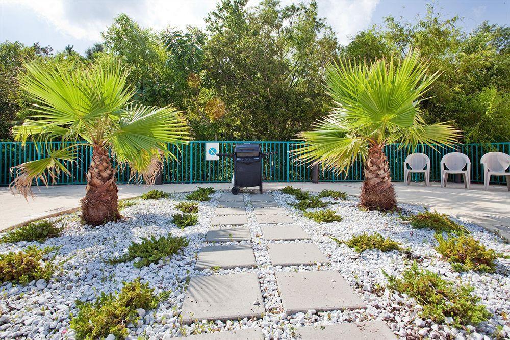 Savannah Gateway Hotel & Suites Georgetown Esterno foto